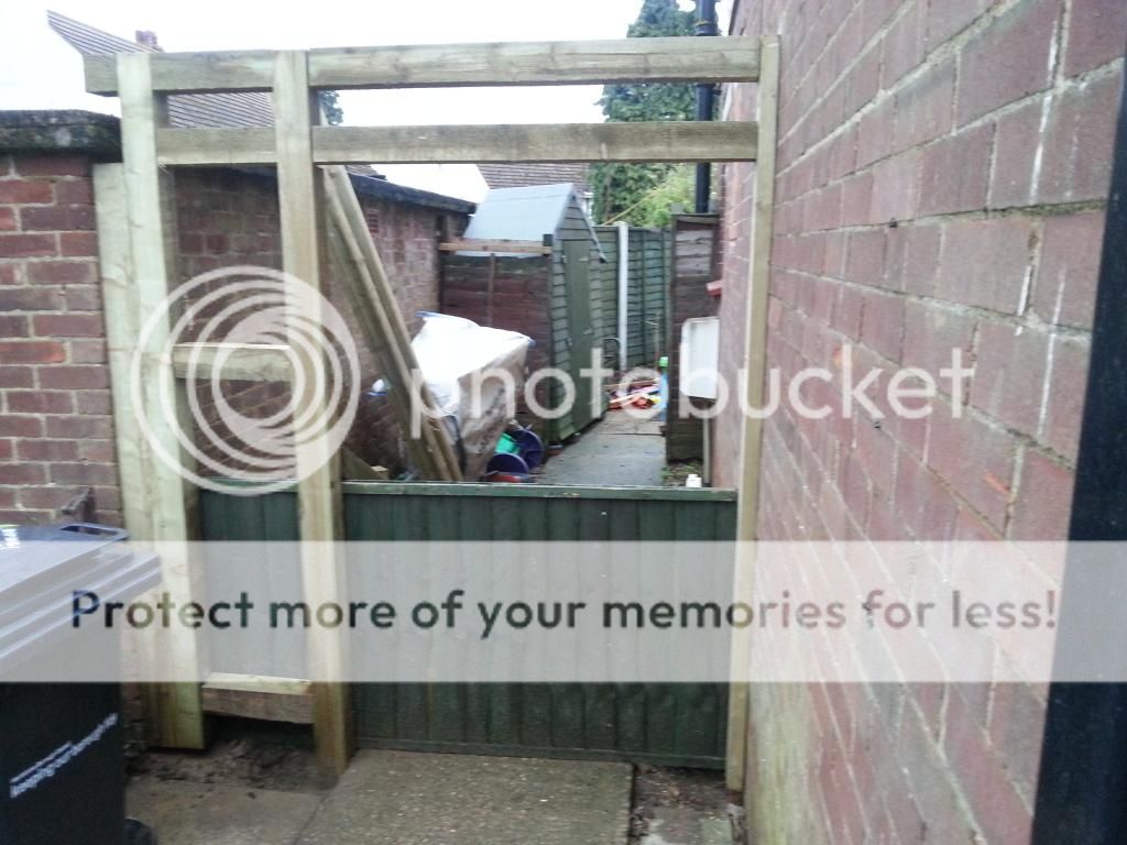 Project Building a Side Gate www.ultimatehandyman.co.uk